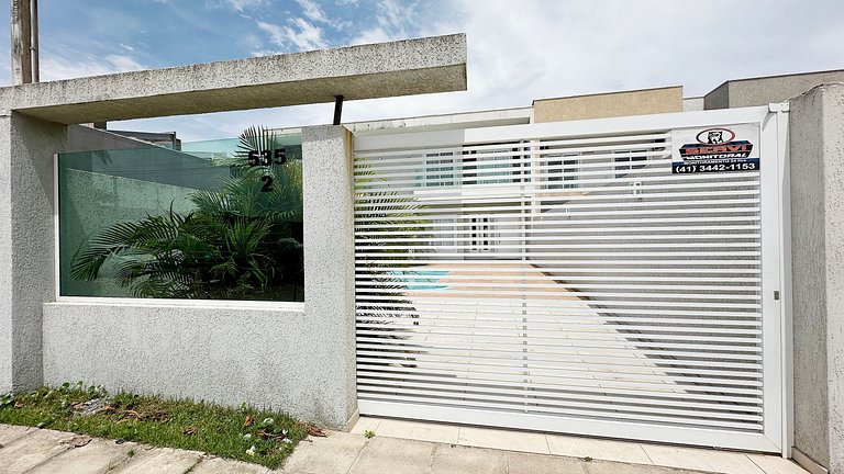 Piscina, internet e área com churrasqueira