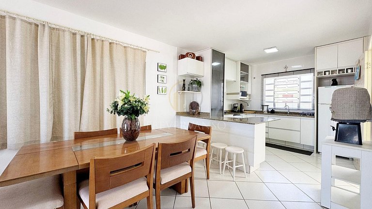 Acorde com o Som das Ondas-Frente Mar com Piscina