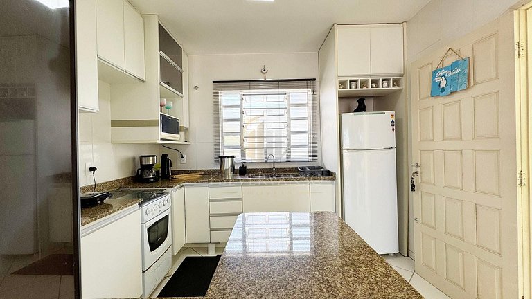 Acorde com o Som das Ondas-Frente Mar com Piscina