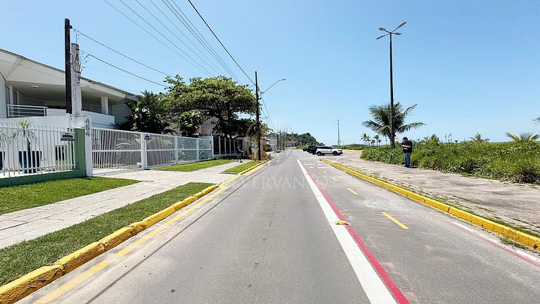 Acorde com o Som das Ondas-Frente Mar com Piscina