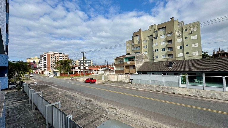 A duas quadras do Mar Wifi e ar