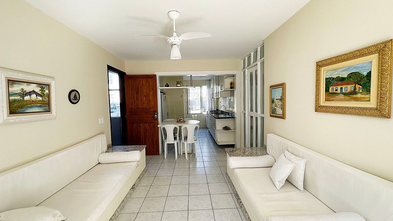 Apartamento com ar e Wi-Fi de frente para o mar