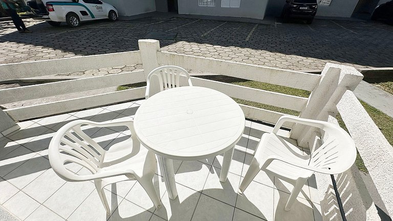 Apartamento com ar e Wi-Fi de frente para o mar