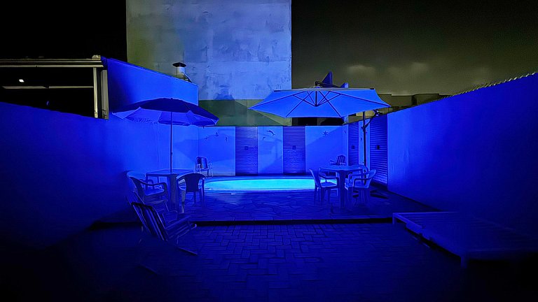Piscina e churrasqueira perto da praia