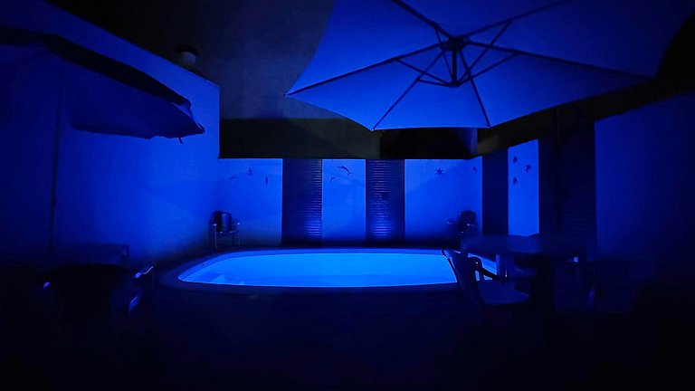 Piscina e churrasqueira perto da praia