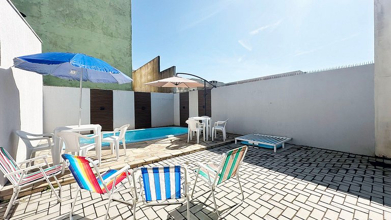 Piscina e churrasqueira perto da praia