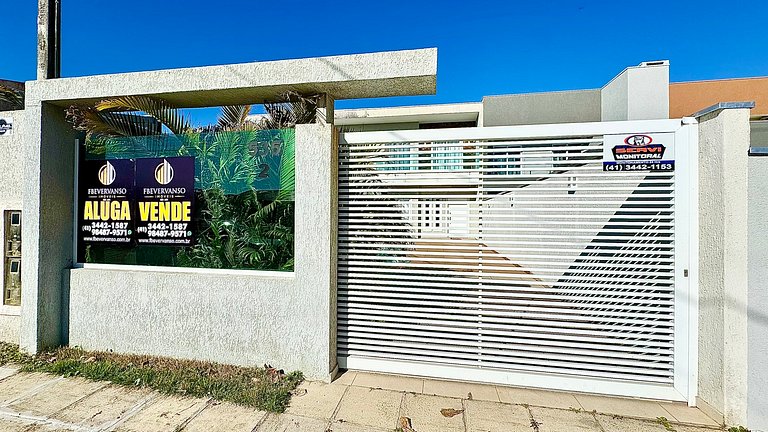 Piscina, internet e área com churrasqueira