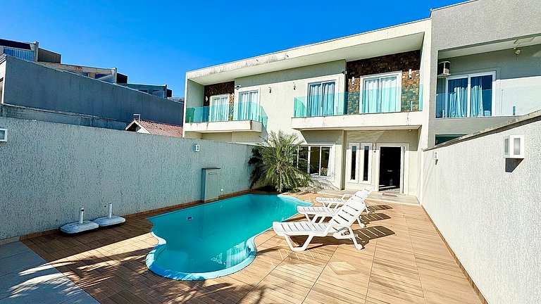 Maravilhoso Sobrado Alto Padro com Piscina