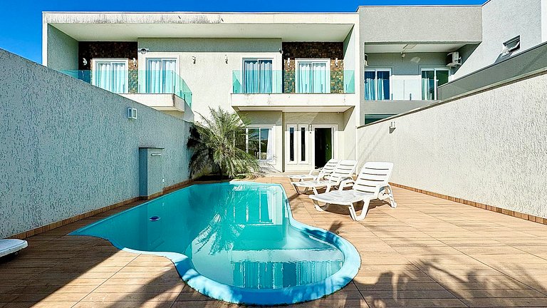 Piscina, internet e área com churrasqueira