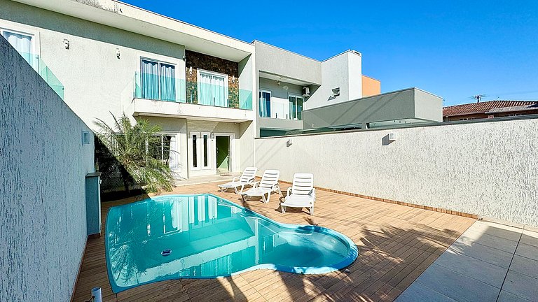 Maravilhoso Sobrado Alto Padro com Piscina