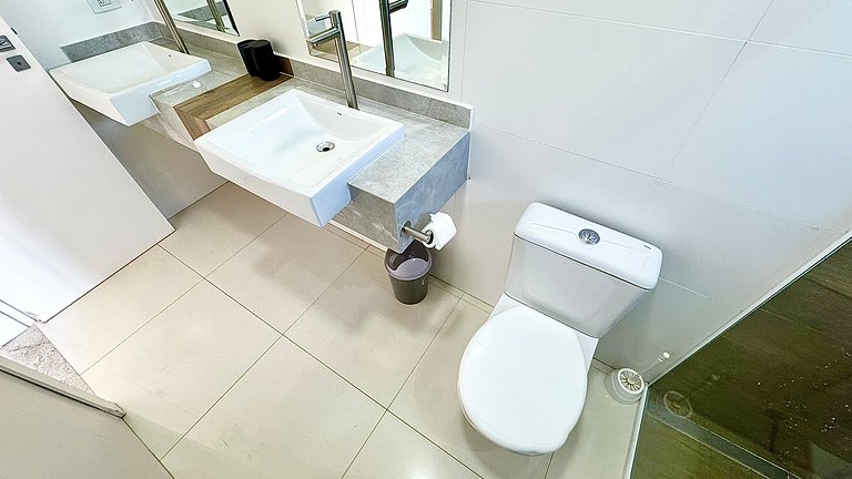 Piscina, internet e área com churrasqueira