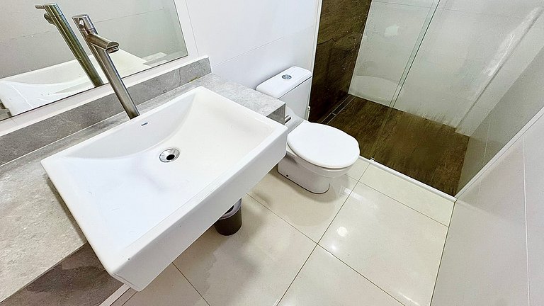 Piscina, internet e área com churrasqueira