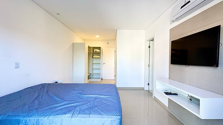 Sobrado de alto padrão com piscina próximo ao mar