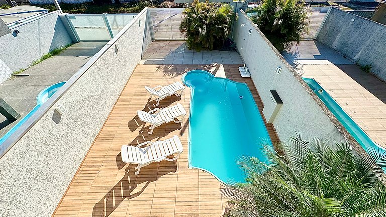 Piscina, internet e área com churrasqueira