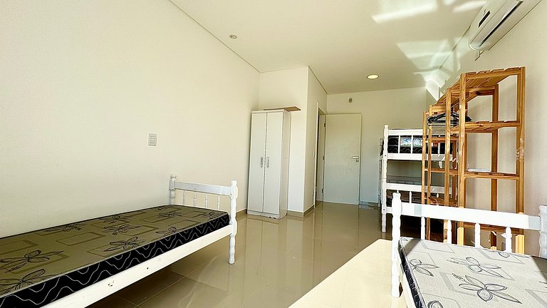 Piscina, internet e área com churrasqueira
