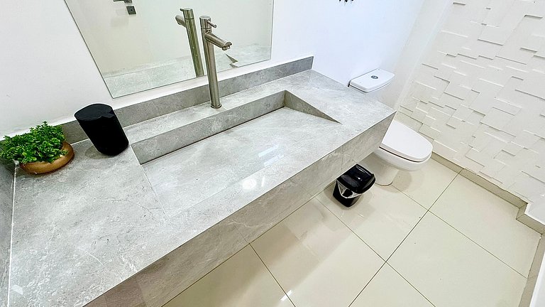 Piscina, internet e área com churrasqueira